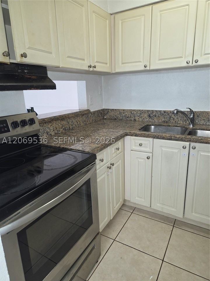 9445 Sw 76th St #U1 - Photo 7 of 13