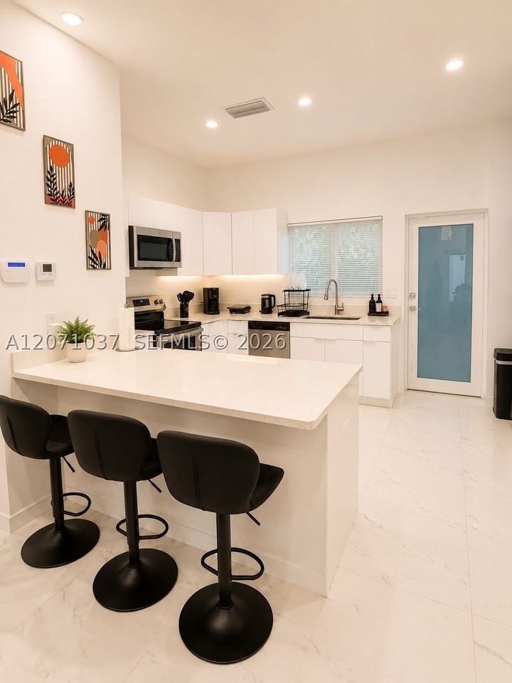 5433 Nw 5th Ave #2 - Photo 4 of 23