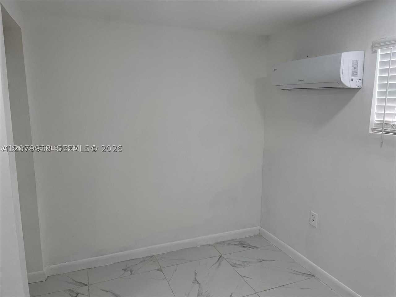 760 Ne 168th St #2 - Photo 5 of 6