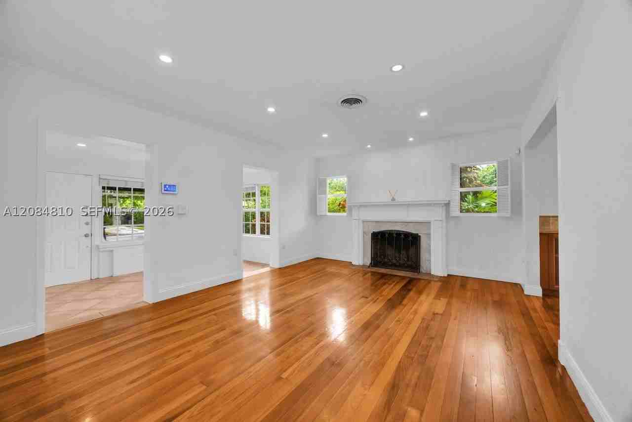 537 Zamora Ave - Photo 4 of 24