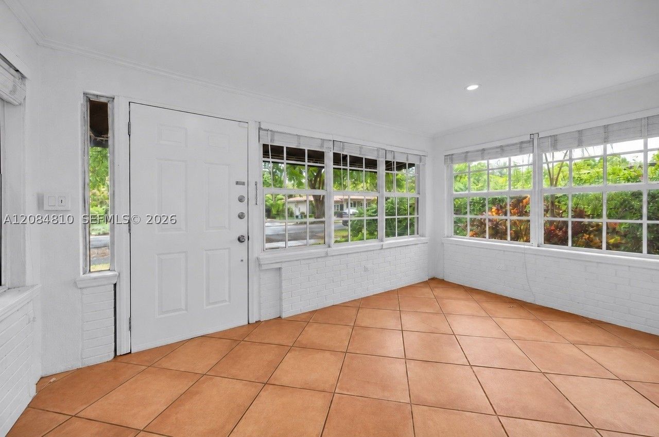 537 Zamora Ave - Photo 5 of 24
