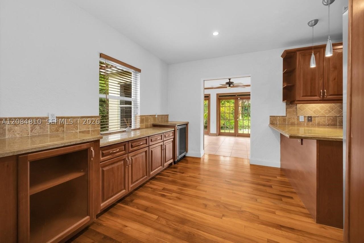537 Zamora Ave - Photo 7 of 24