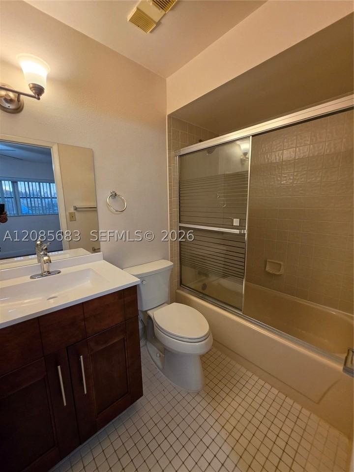 1421 Nw 123rd Ter #1421 - Photo 7 of 20