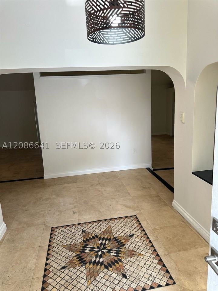 20605 Ne 9th Ct #20605 - Photo 3 of 12