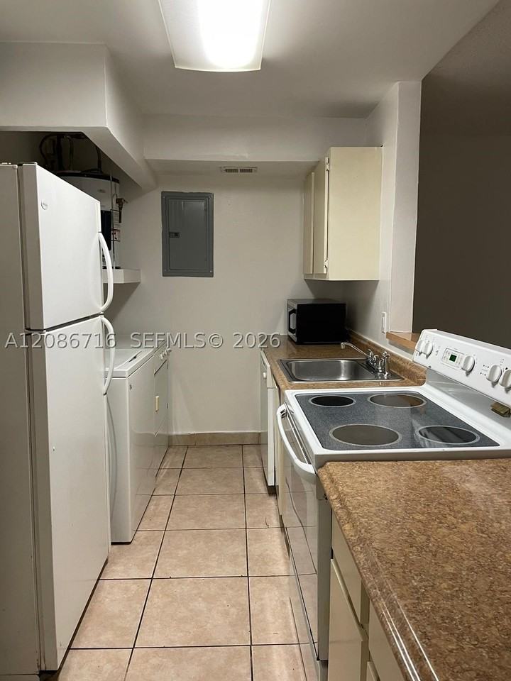 4527 Treehouse Ln #3B - Photo 2 of 14