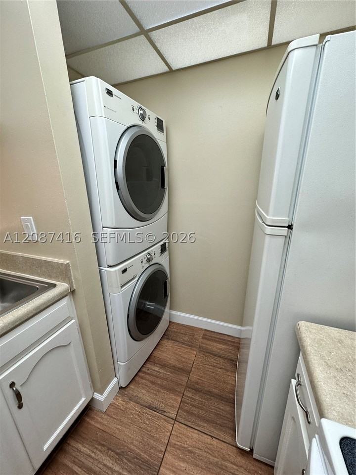 4093 Sierra Ter - Photo 4 of 7