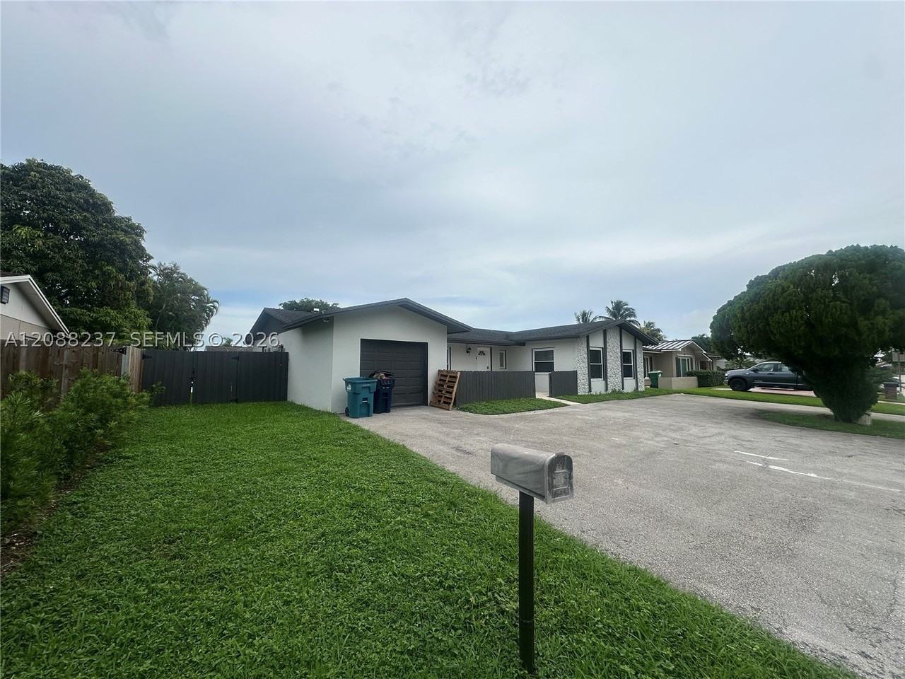 11611 Sw 122nd Ave - Photo 3 of 22