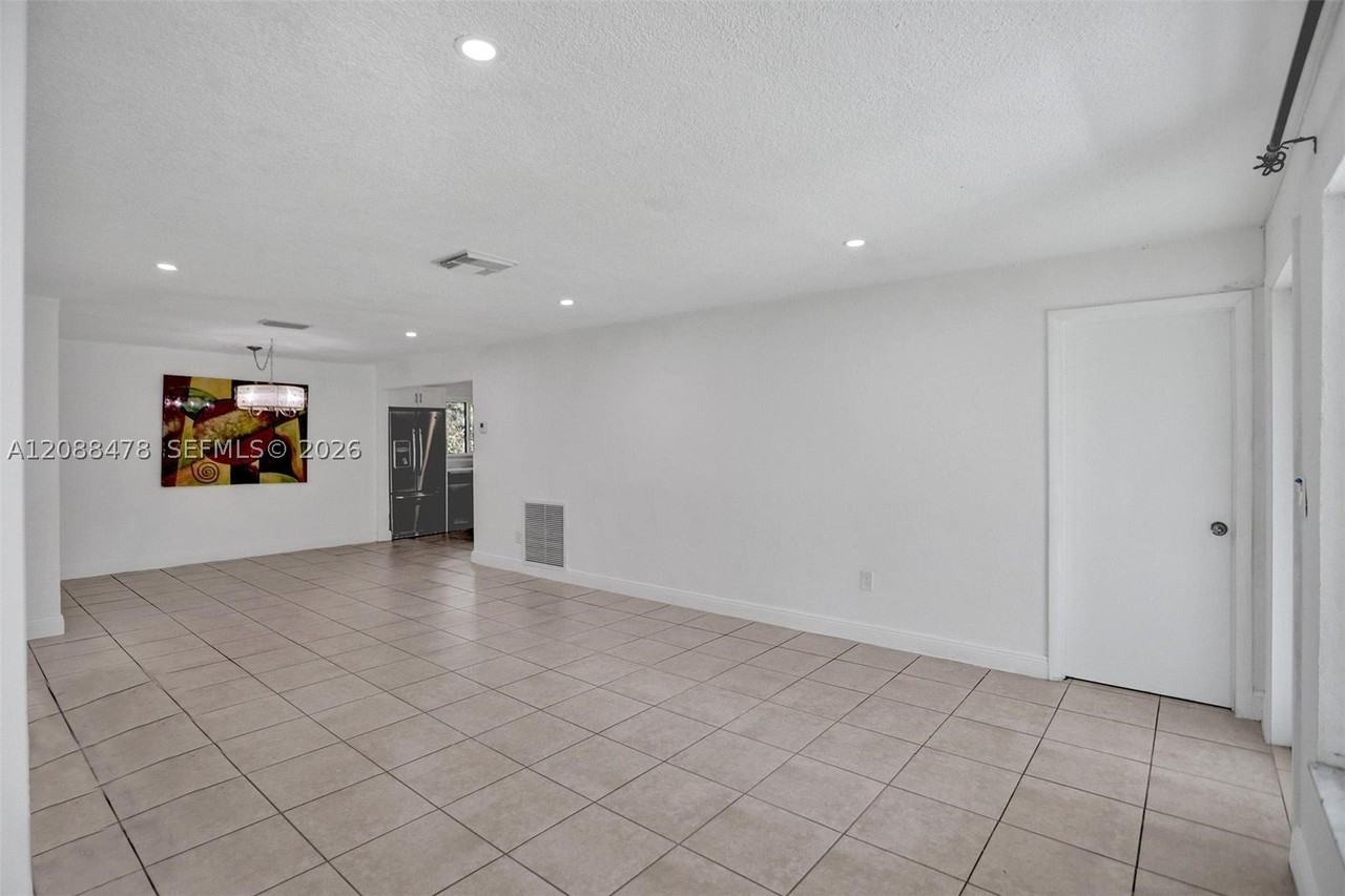 1002 S 28th Ave - Photo 2 of 14