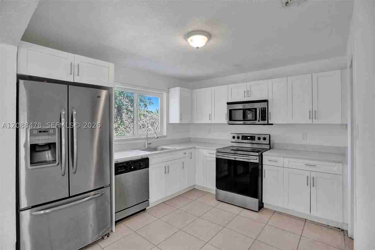 1002 S 28th Ave - Photo 4 of 14