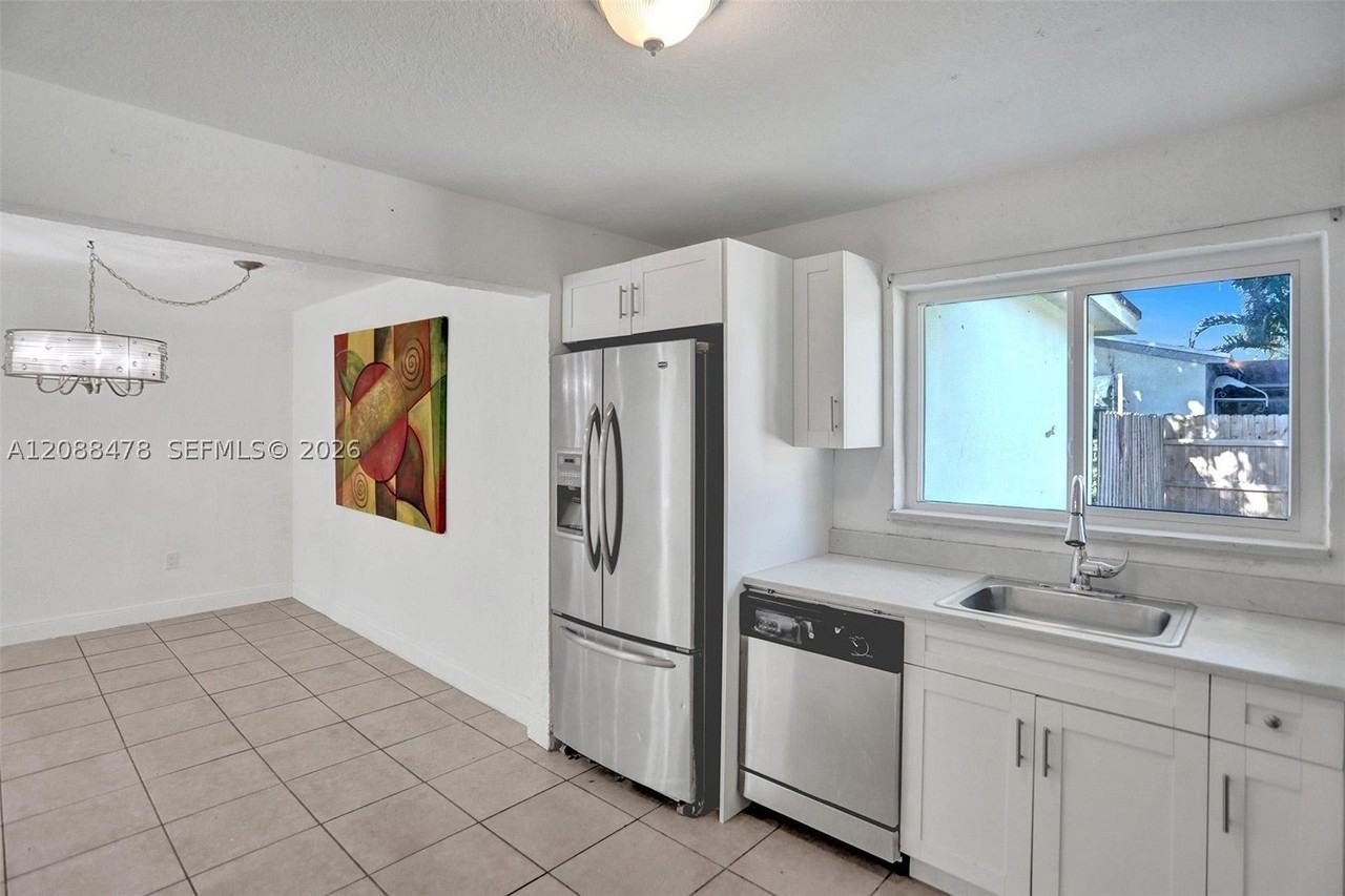 1002 S 28th Ave - Photo 5 of 14