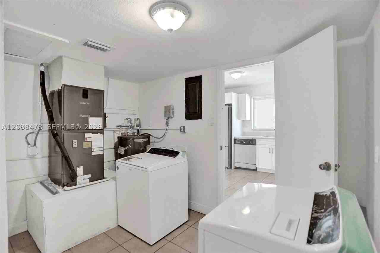 1002 S 28th Ave - Photo 6 of 14