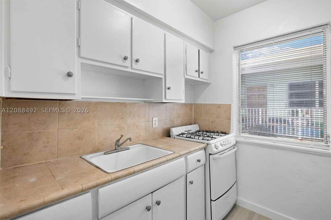 7721 Dickens Ave #6