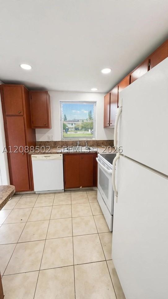 1701 Nw 46th Ave #105 - Photo 4 of 10