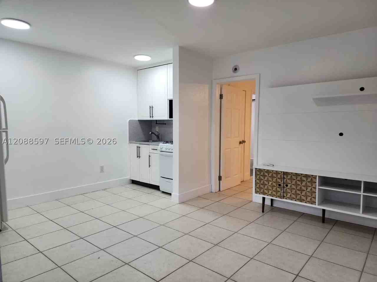 443 Sw 4th Ave #3 - Photo 2 of 6