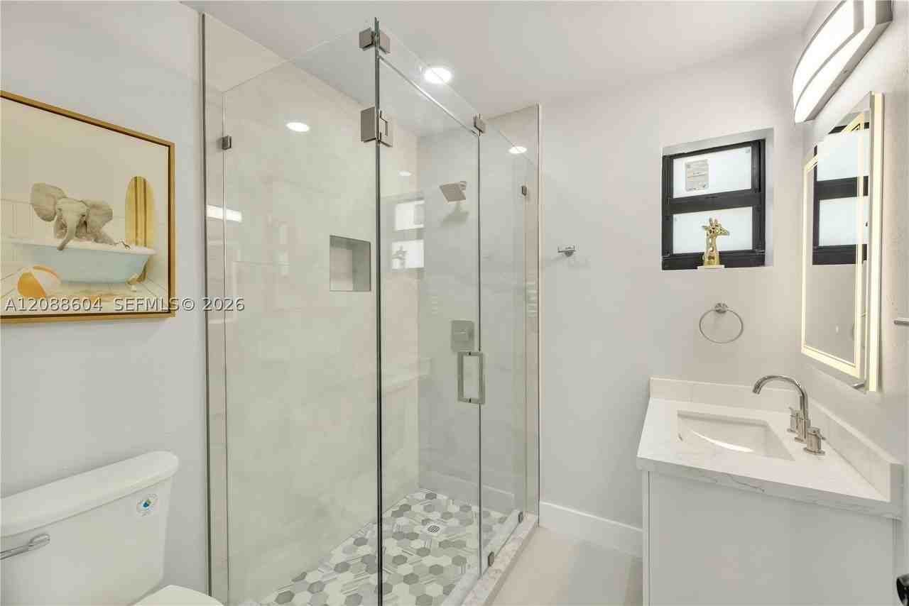 6021 Sw 19th St - Photo 4 of 20