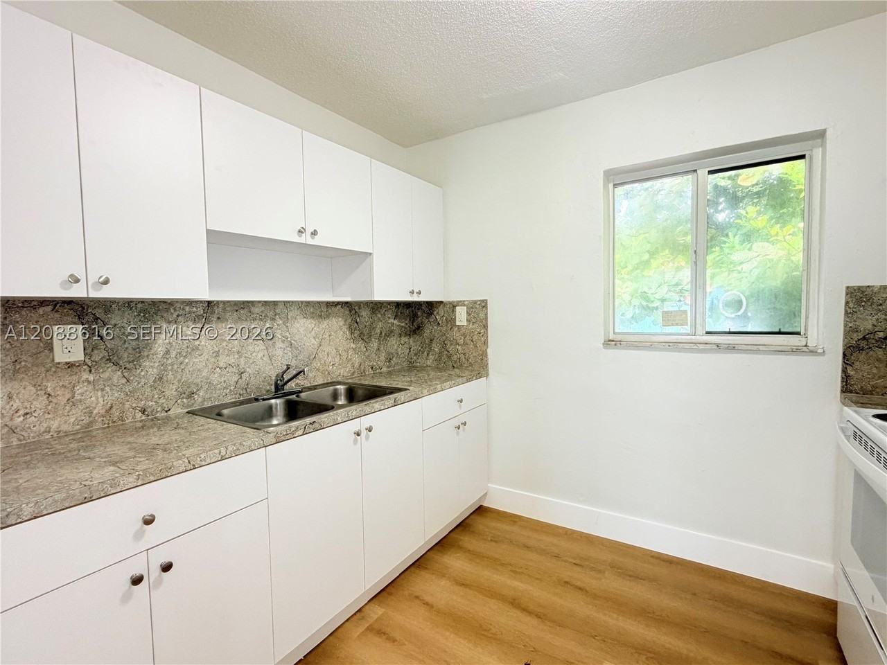 1029 Nw 5th St #6 - Photo 3 of 8