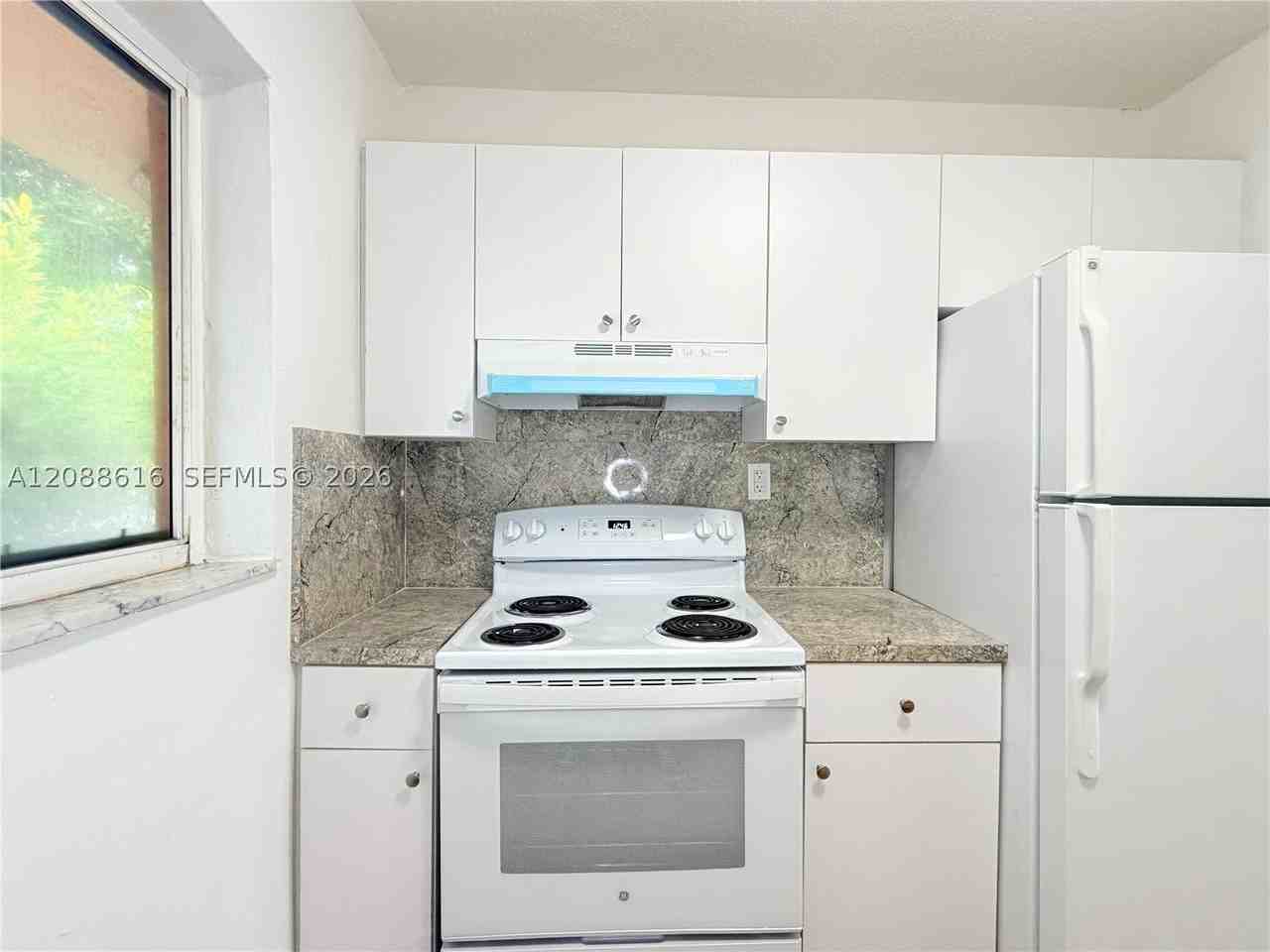 1029 Nw 5th St #6 - Photo 5 of 8