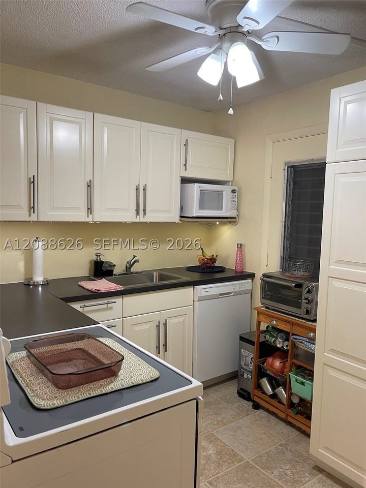 17001 Ne 13th Ave #302 - Photo 4 of 16
