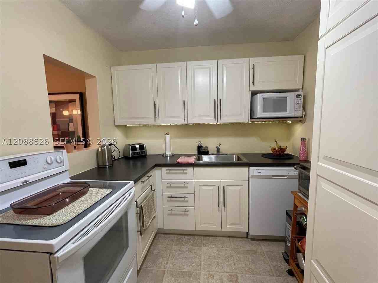 17001 Ne 13th Ave #302 - Photo 5 of 16