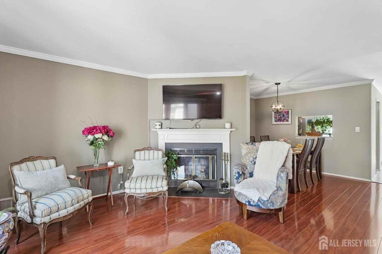79-79 chelsea Court - Photo 6 of 25