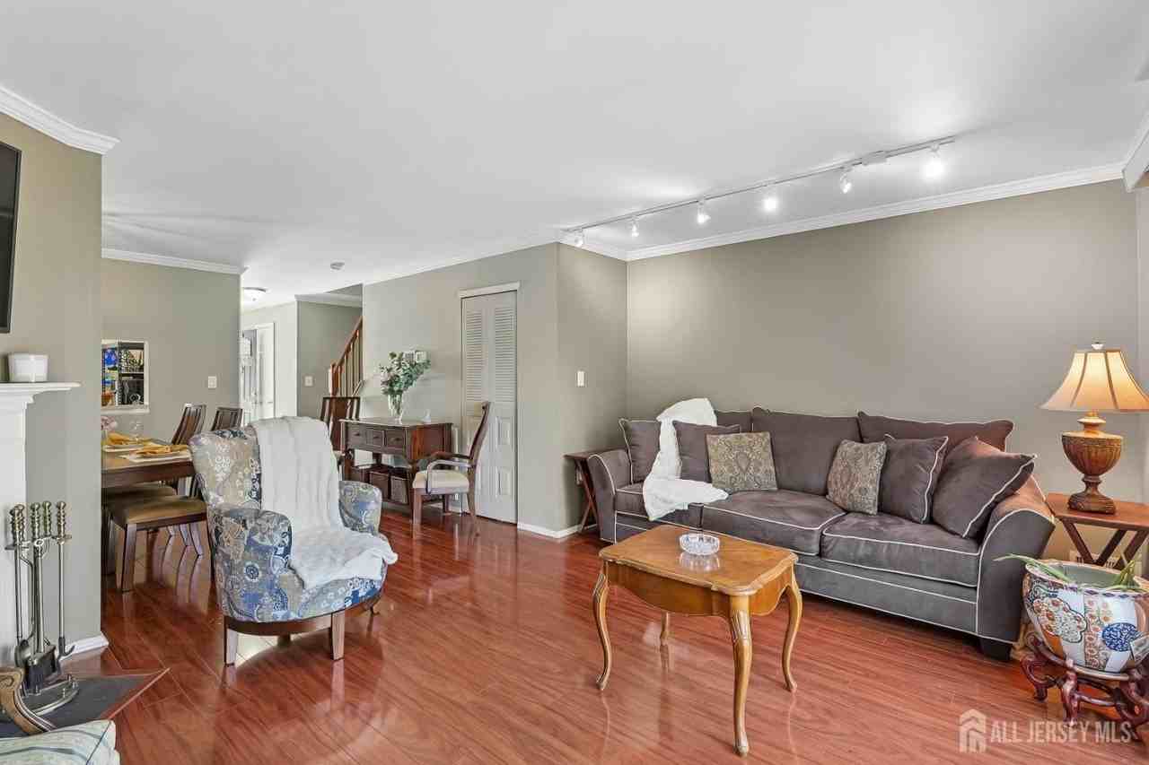 79-79 chelsea Court - Photo 7 of 25