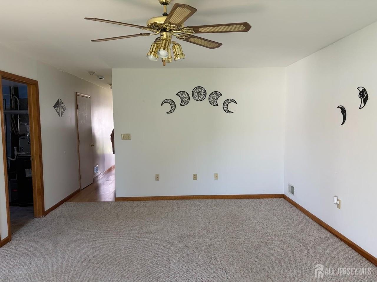 27 Marion St - Photo 5 of 16