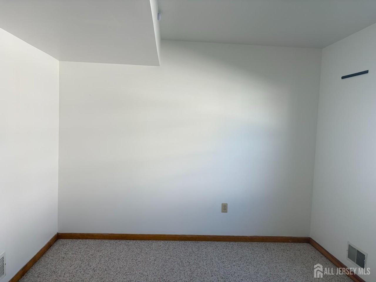 27 Marion St - Photo 6 of 16