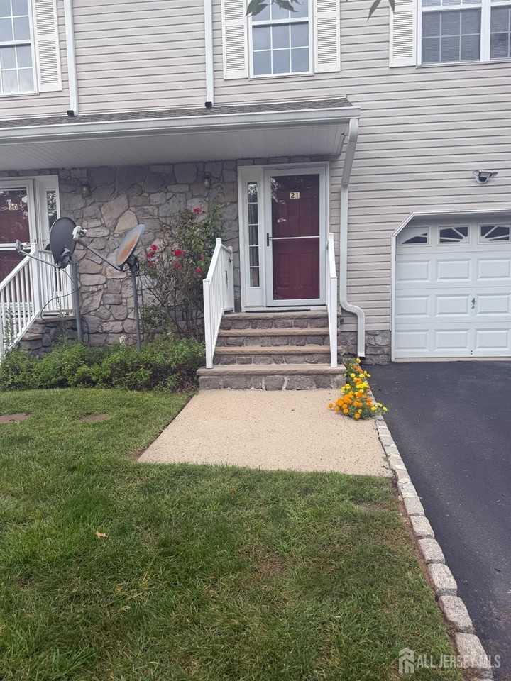 21 Jill Ct - Photo 2 of 25