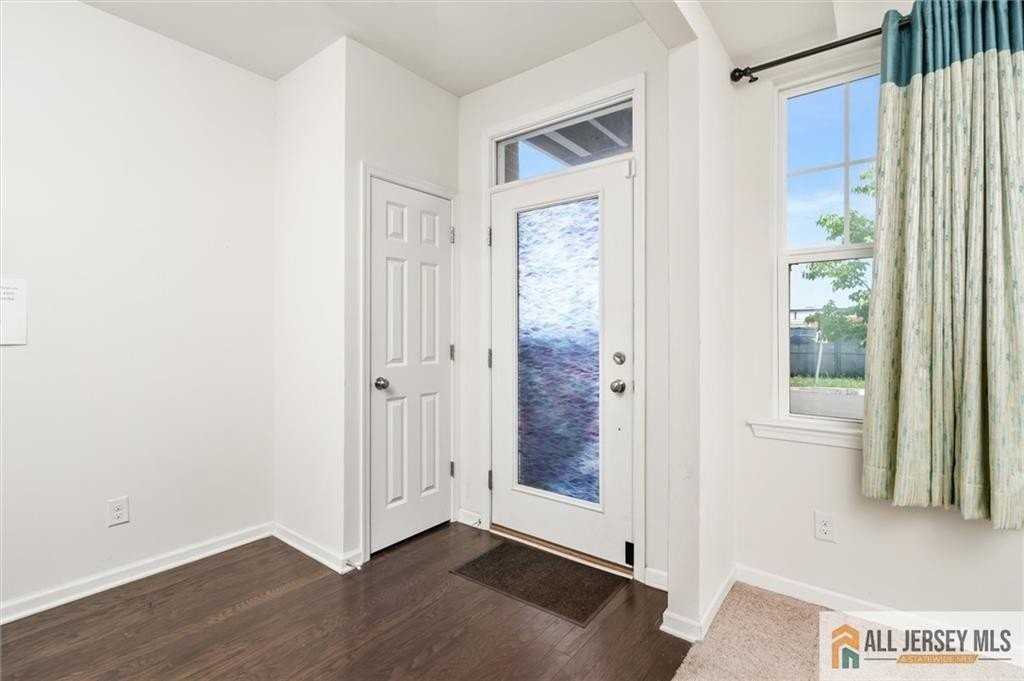 21 Green St - Photo 5 of 30