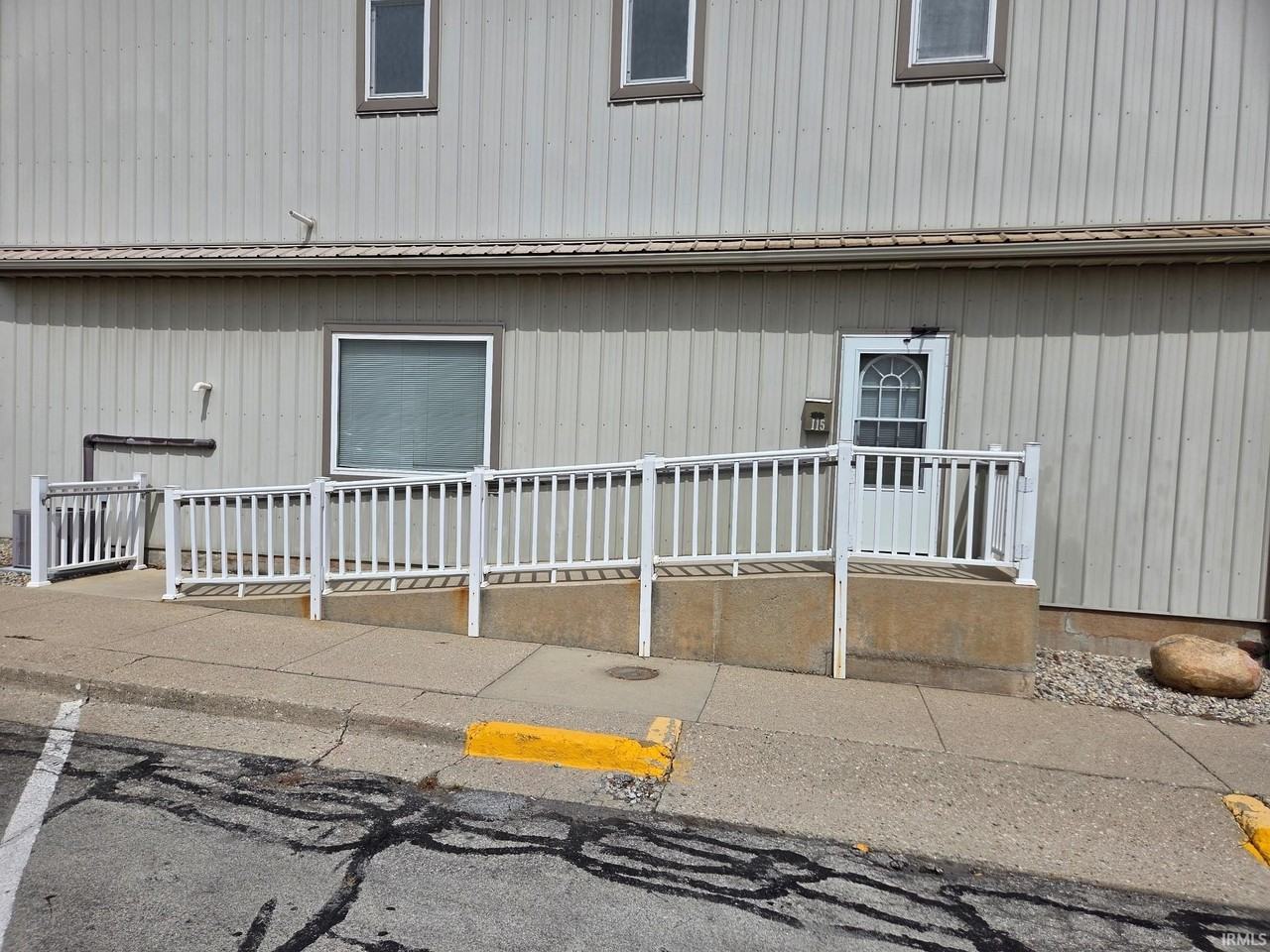 115 E Franklin St - Photo 2 of 8