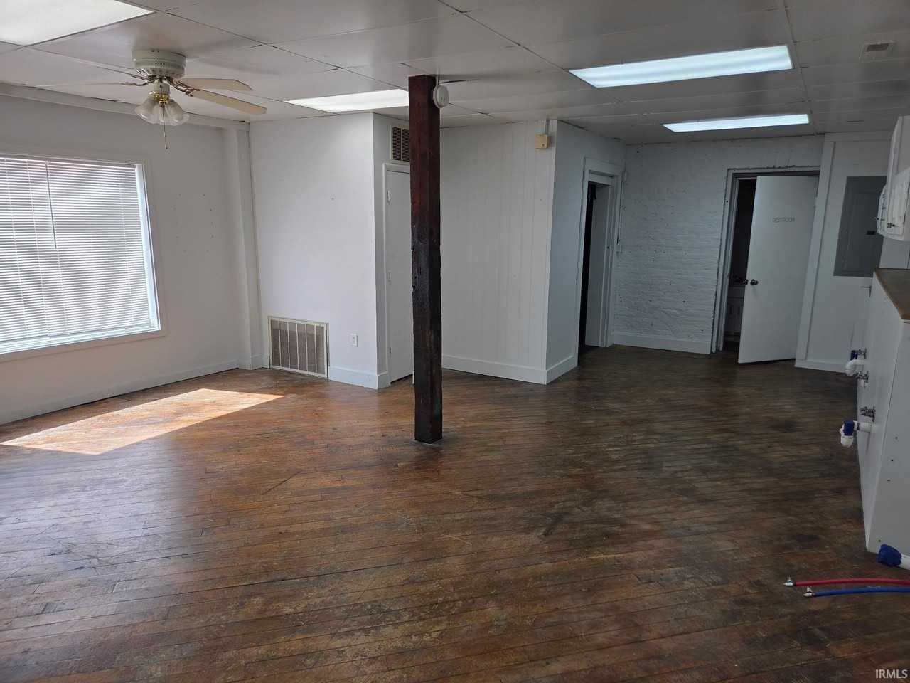 115 E Franklin St - Photo 5 of 8