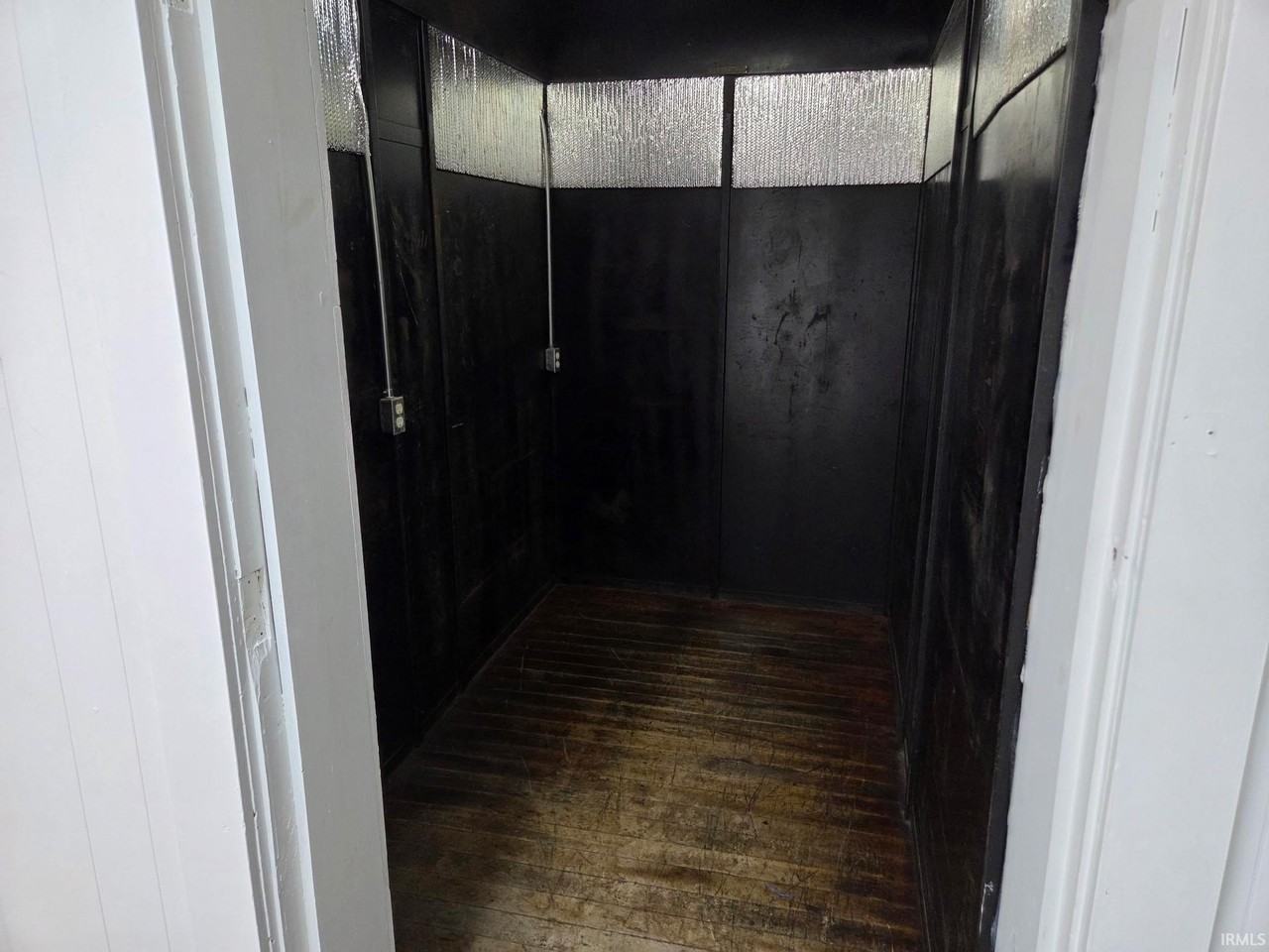 115 E Franklin St - Photo 6 of 8