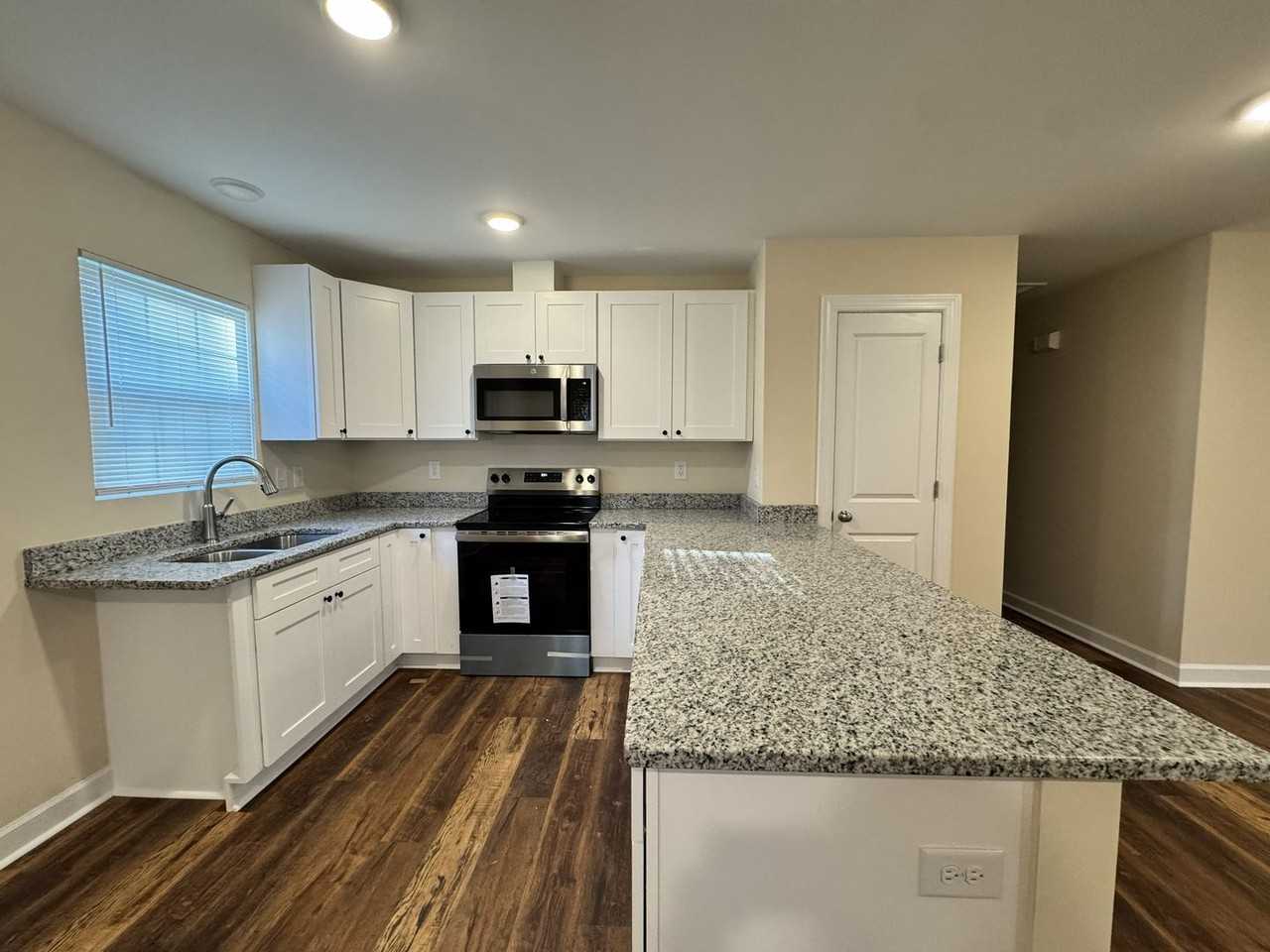 708 Forrest St - Photo 6 of 21