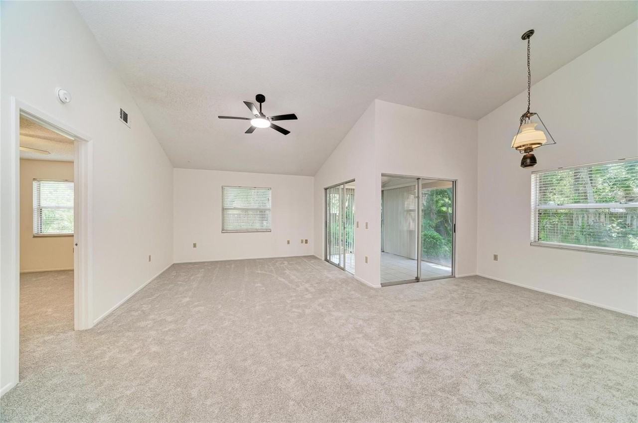 4863 Village Gardens Dr #186 - Photo 4 of 27