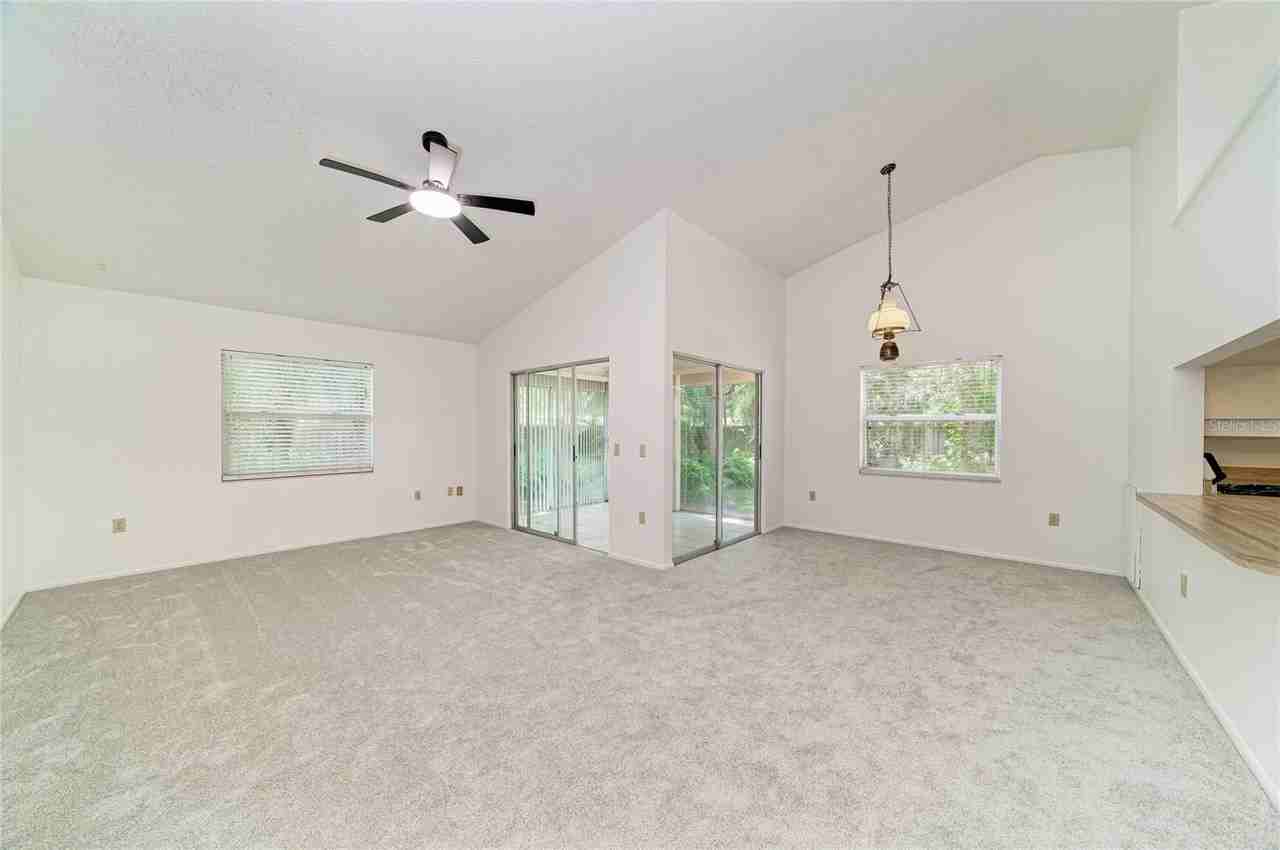 4863 Village Gardens Dr #186 - Photo 5 of 27