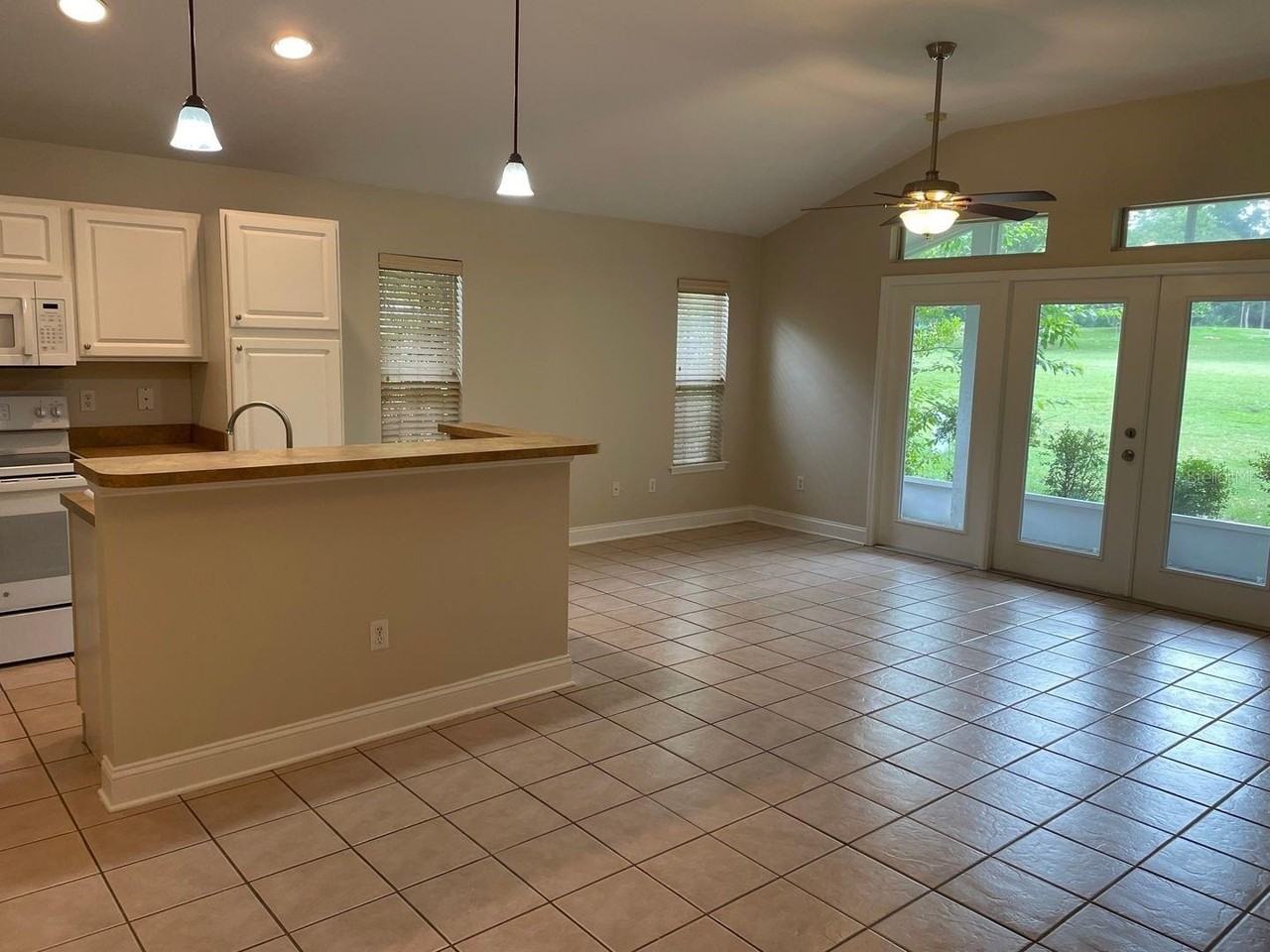 6422 Nw 109th Pl - Photo 4 of 14