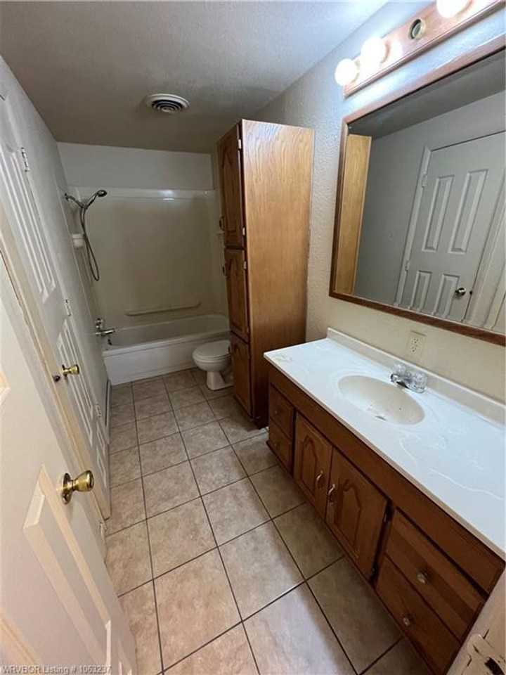 2100 Magnolia Bnd - Photo 3 of 9