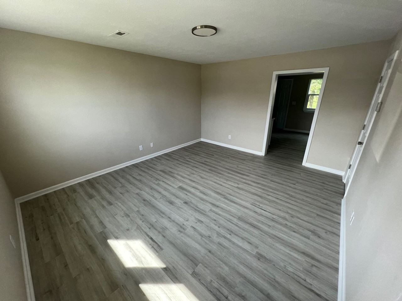 603 E Bain St - Photo 3 of 21