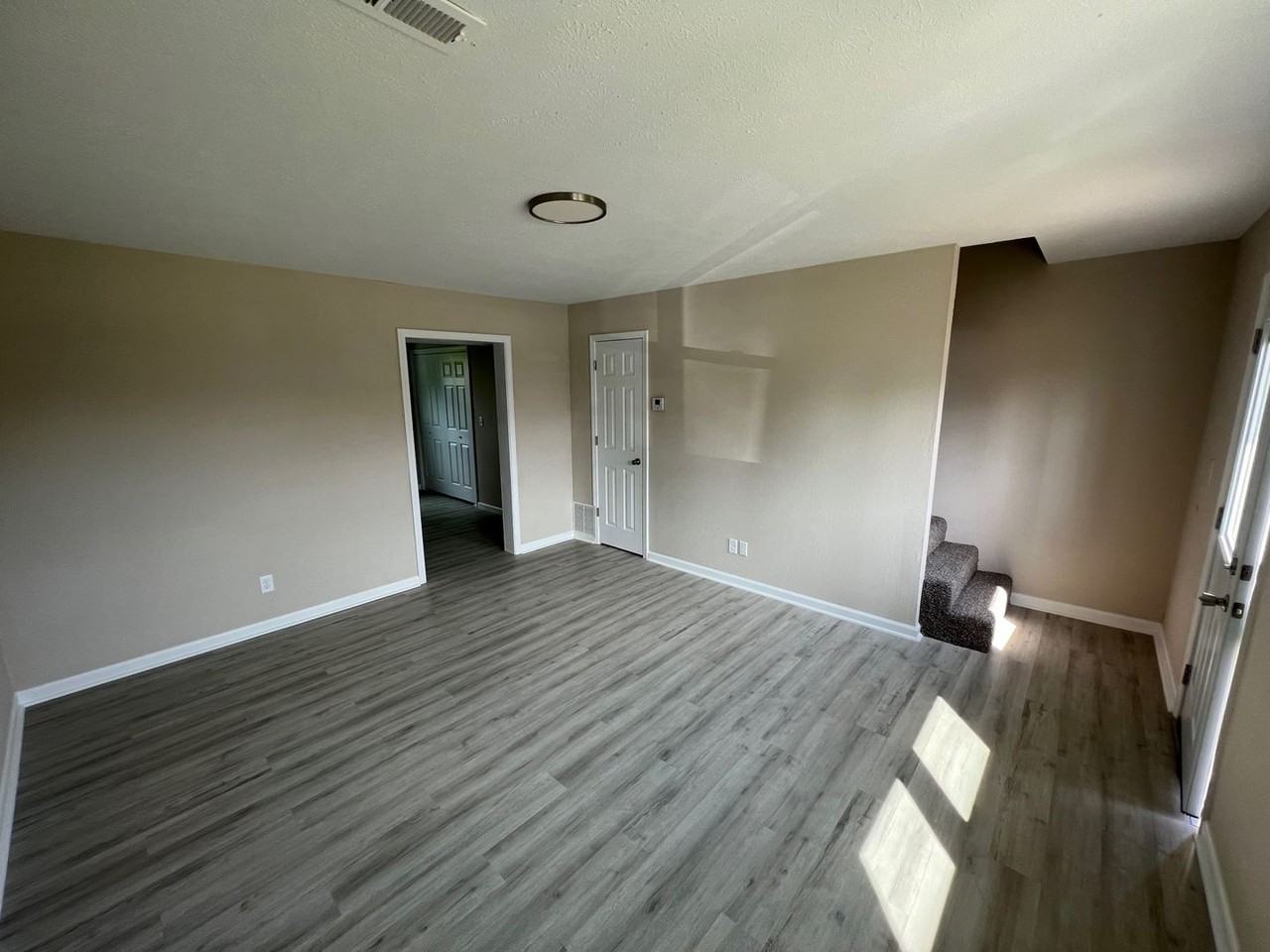 603 E Bain St - Photo 4 of 21