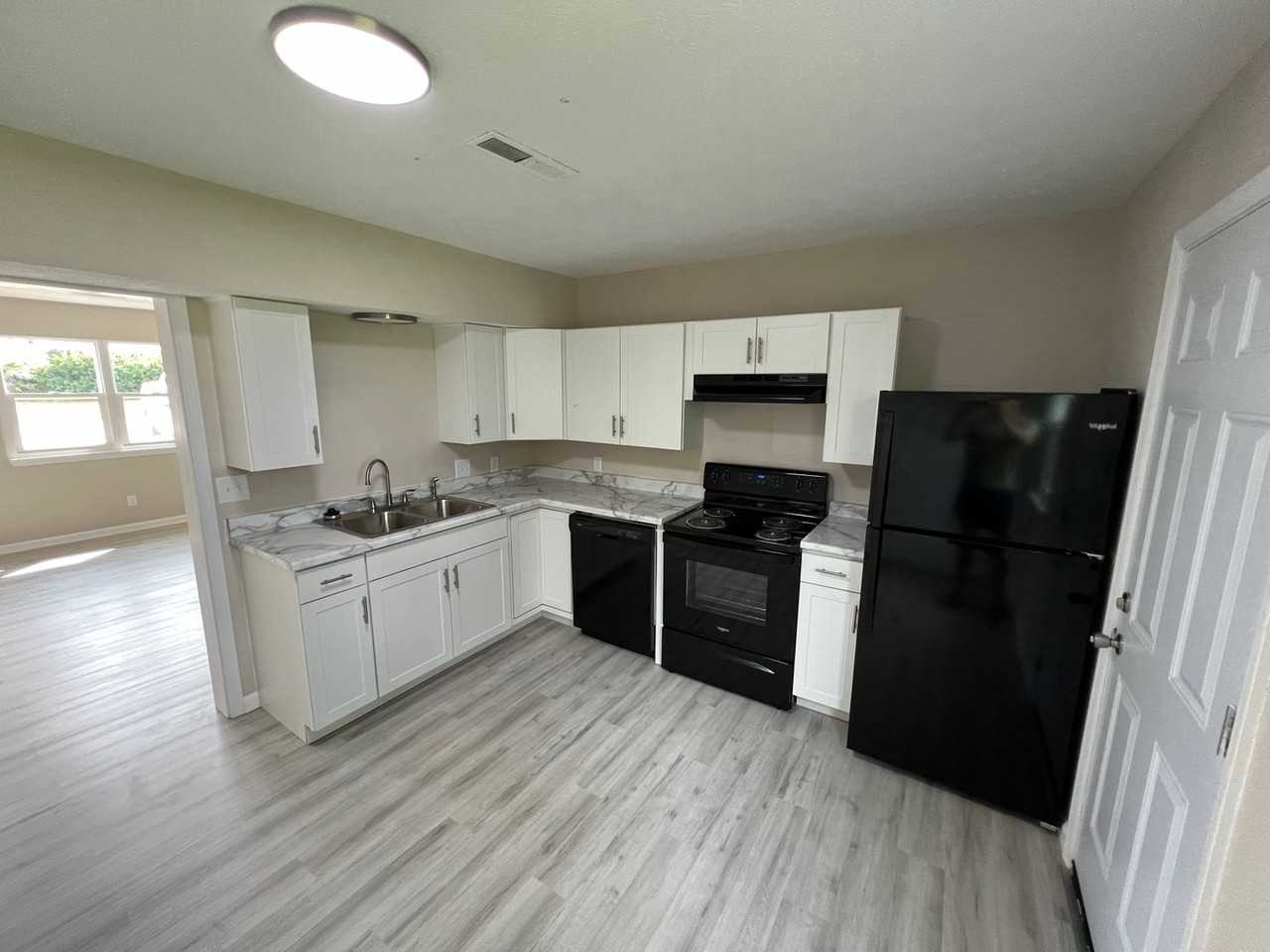 603 E Bain St - Photo 5 of 21
