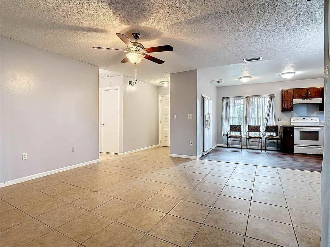 571 Hunter Cir - Photo 7 of 23