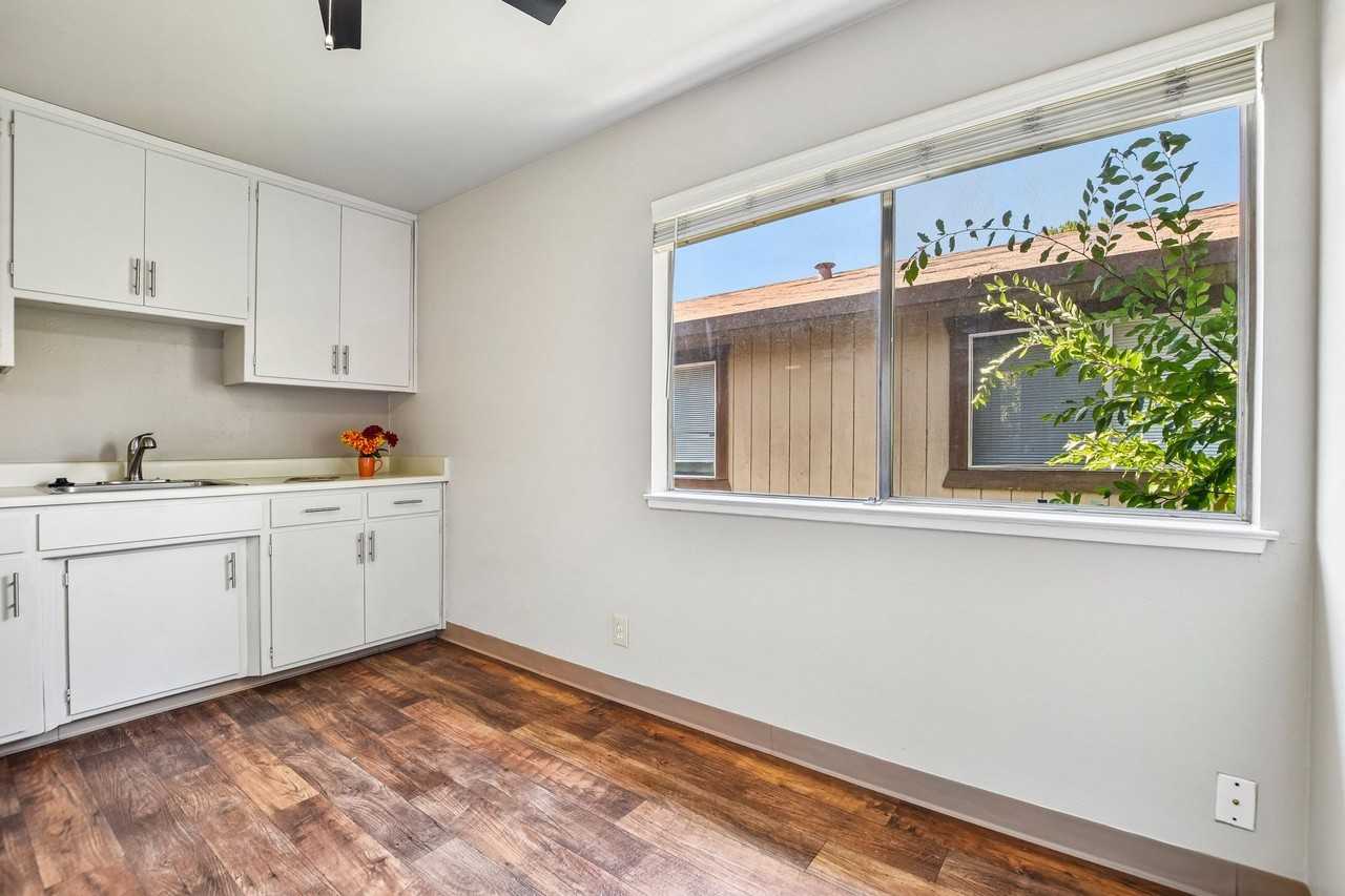 1818 H Street - Photo 5 of 9
