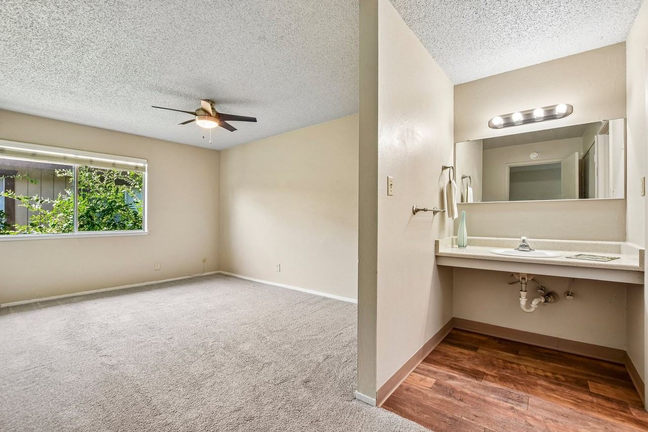 1818 H Street - Photo 7 of 9