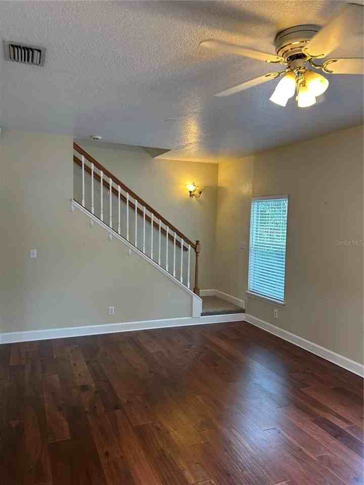 920 N Hampton Ave - Photo 3 of 26