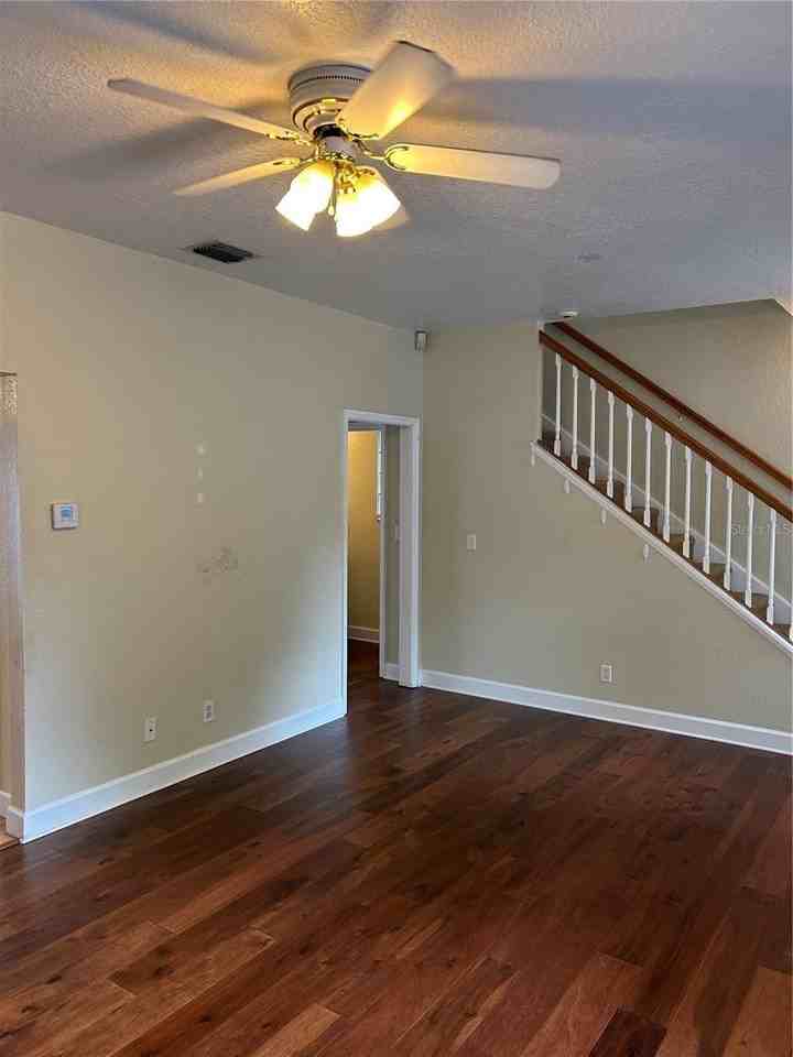 920 N Hampton Ave - Photo 4 of 26