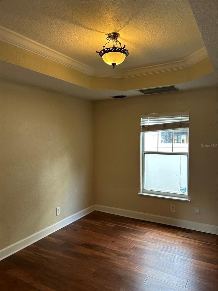 920 N Hampton Ave - Photo 5 of 26