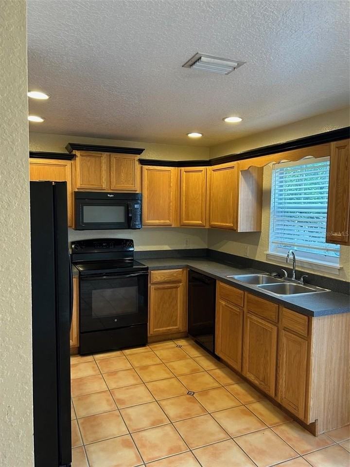 920 N Hampton Ave - Photo 6 of 26