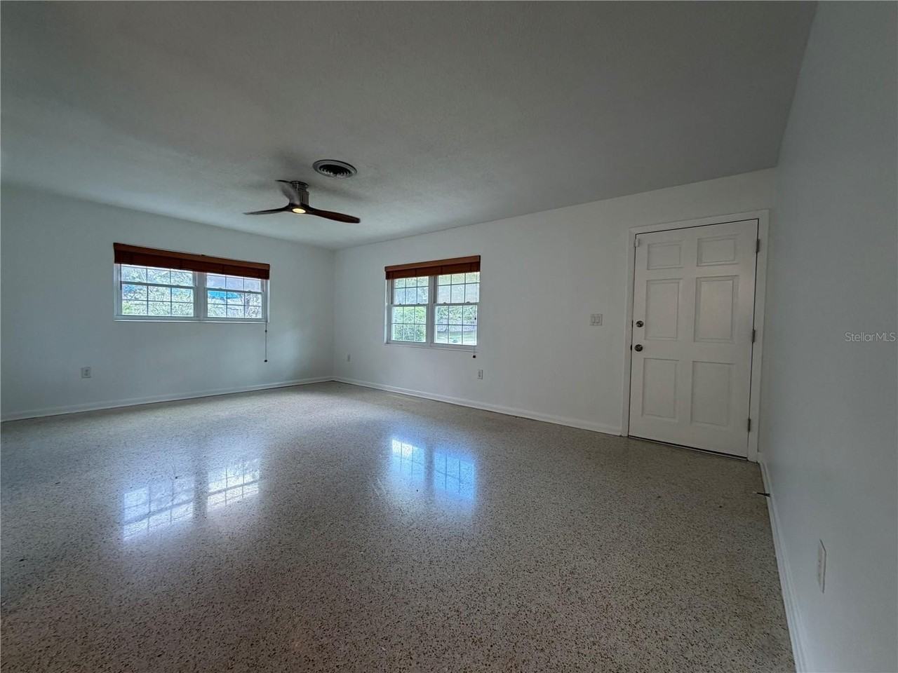 504 Adirondack Ave - Photo 2 of 13