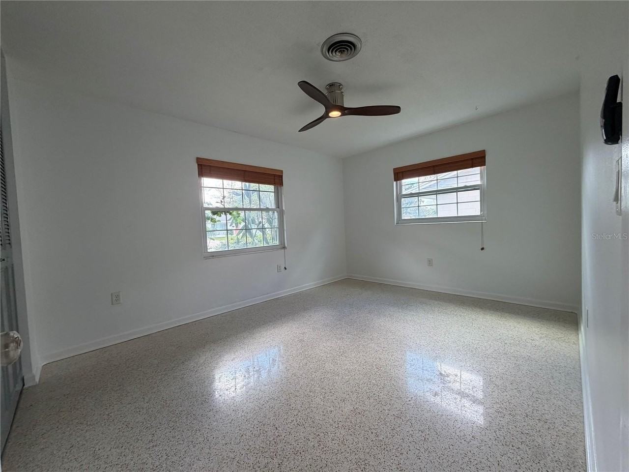504 Adirondack Ave - Photo 5 of 13