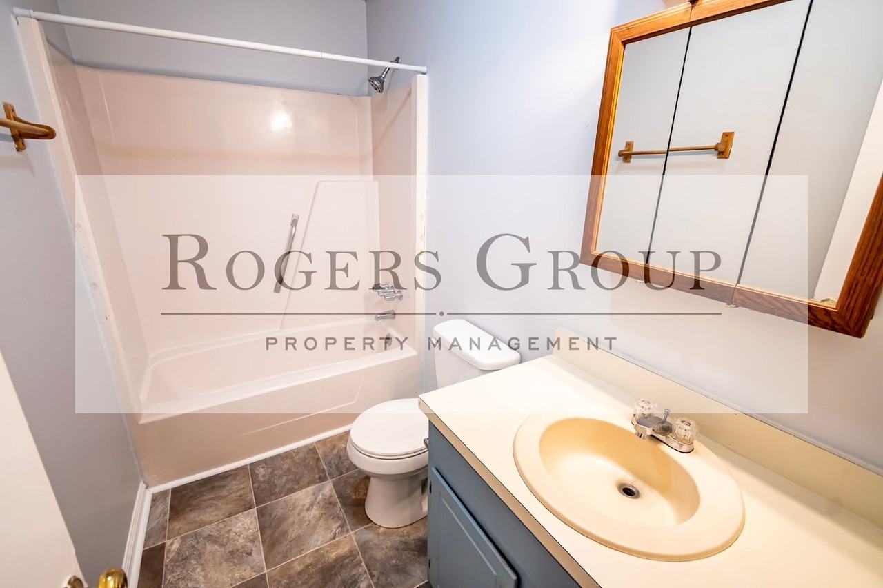 827 State St - Photo 4 of 6